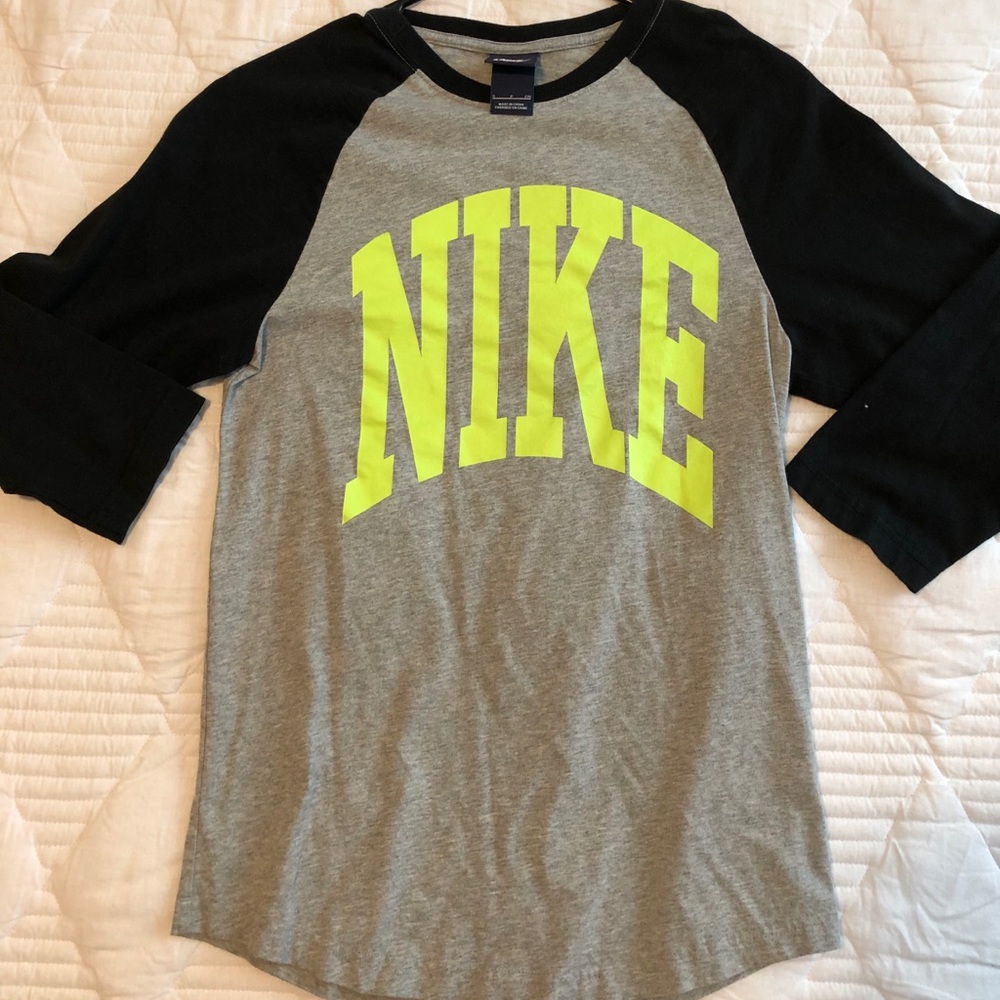 NIKE QUARTER SLEEVE SHIRT!!